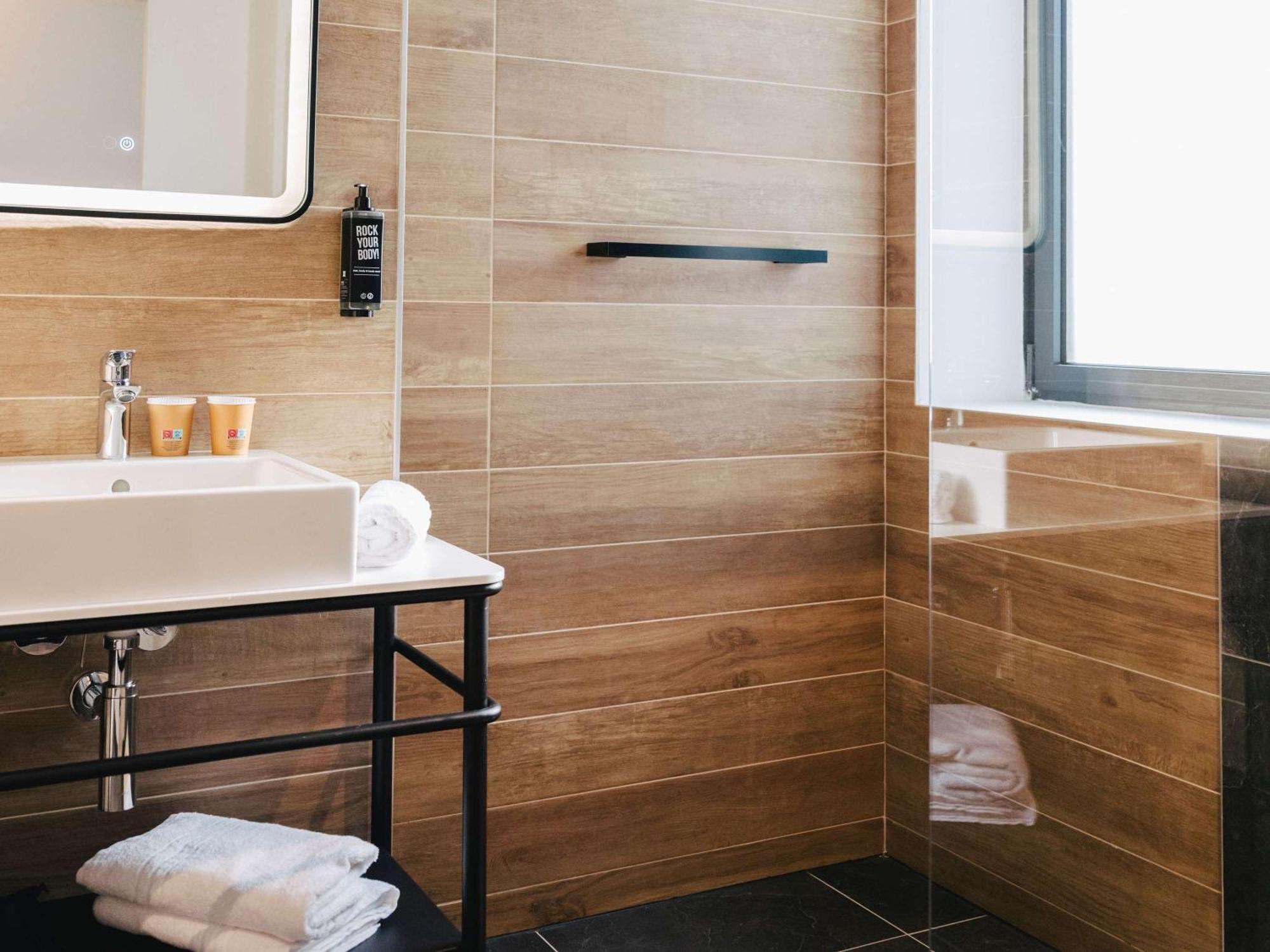 Ibis Centre Rive Droite Pasteur Hotel 3*